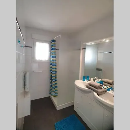 Apartment 3p With Parking And Air Conditioning, Near The Sea. *