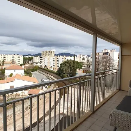 Apartman 3p With Parking And Air Conditioning, Near The Sea. *