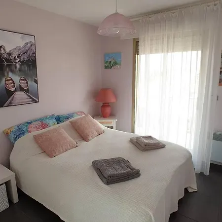 3p With Parking And Air Conditioning, Near The Sea. Saint-Raphaël